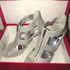 Silver slipper